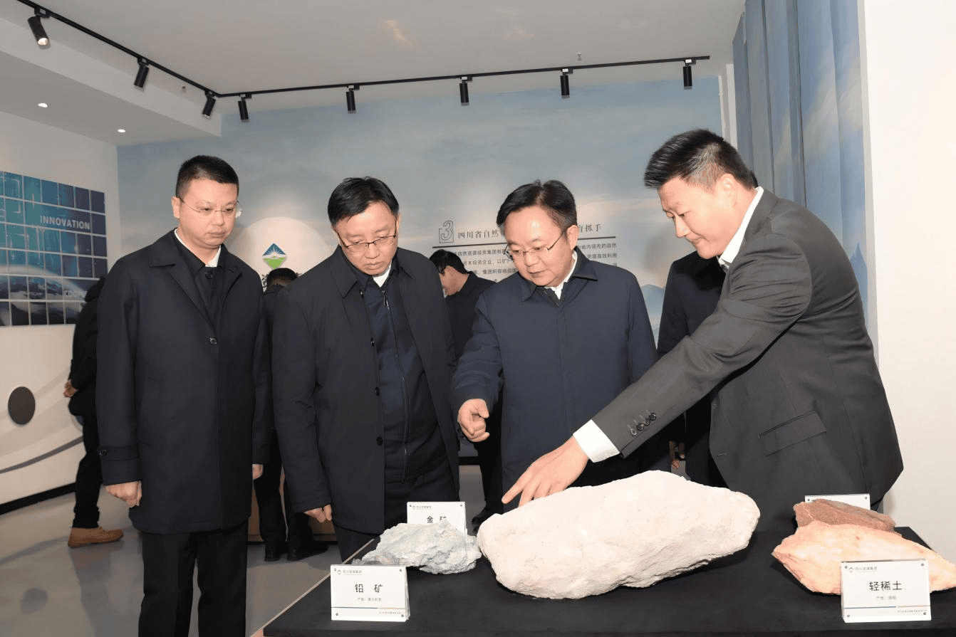 德阳市委书记刘光强一行莅临白银新质料指导事情