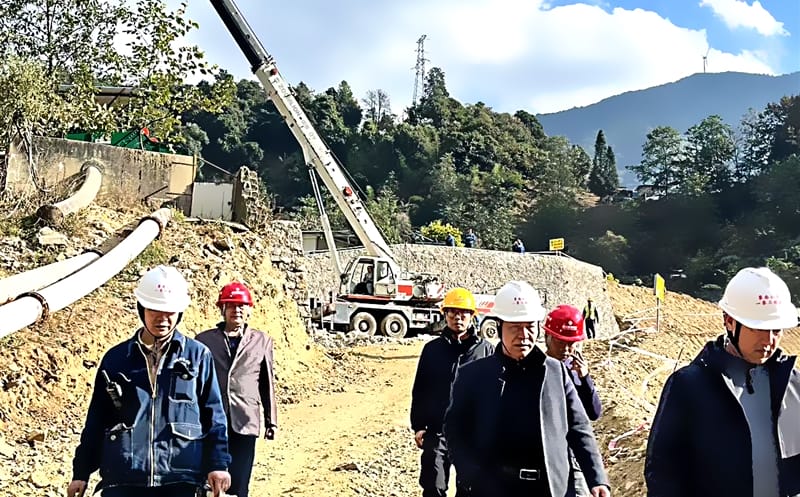 攀西公司向导深入施工现场检查清静质量并开展慰问运动