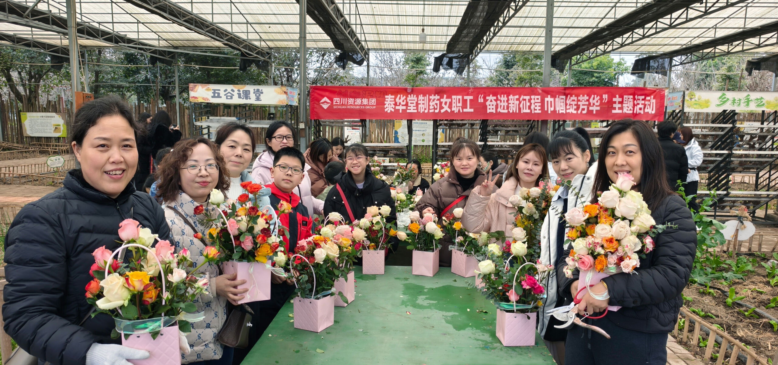 泰华堂制药开展“奋进新征程 巾帼绽青春”主题插花运动