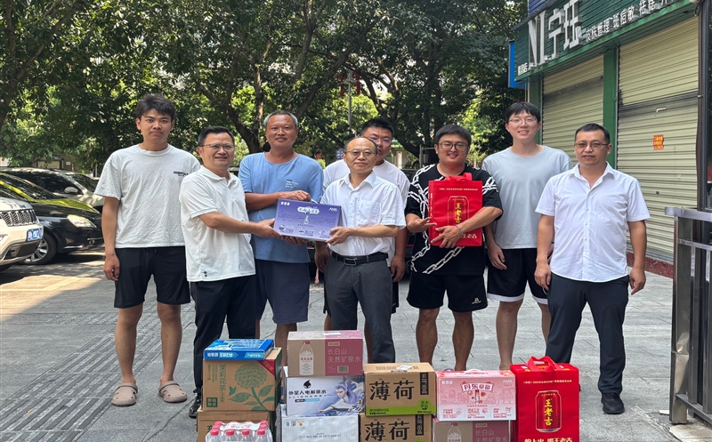 炎炎夏日送清凉 丝丝关爱暖人心——测绘公司赴隆昌市“水Z6尊龙凯时基础视察”项目现场开展调研及慰问运动