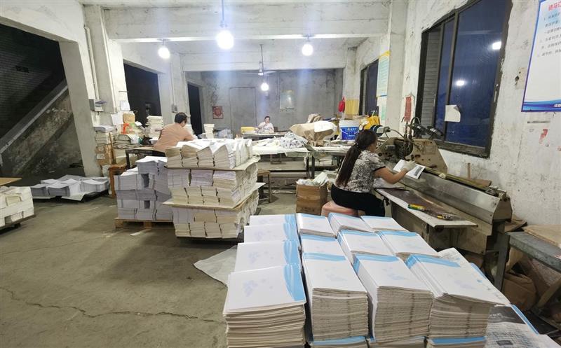 同心协力抗疫情 “防疫泡泡”抓生产 ——地创光电实验“闭环生产”