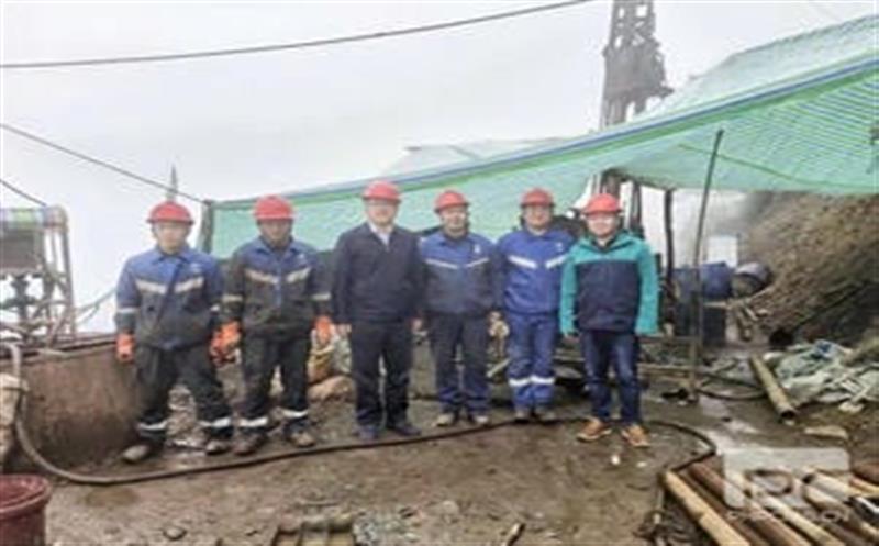 情系一线 ，，，，筑牢双节清静线｜华锋钻探党委副书记、总司理孔卫开带队走访慰问四川冕宁张家坪子钻探项目部