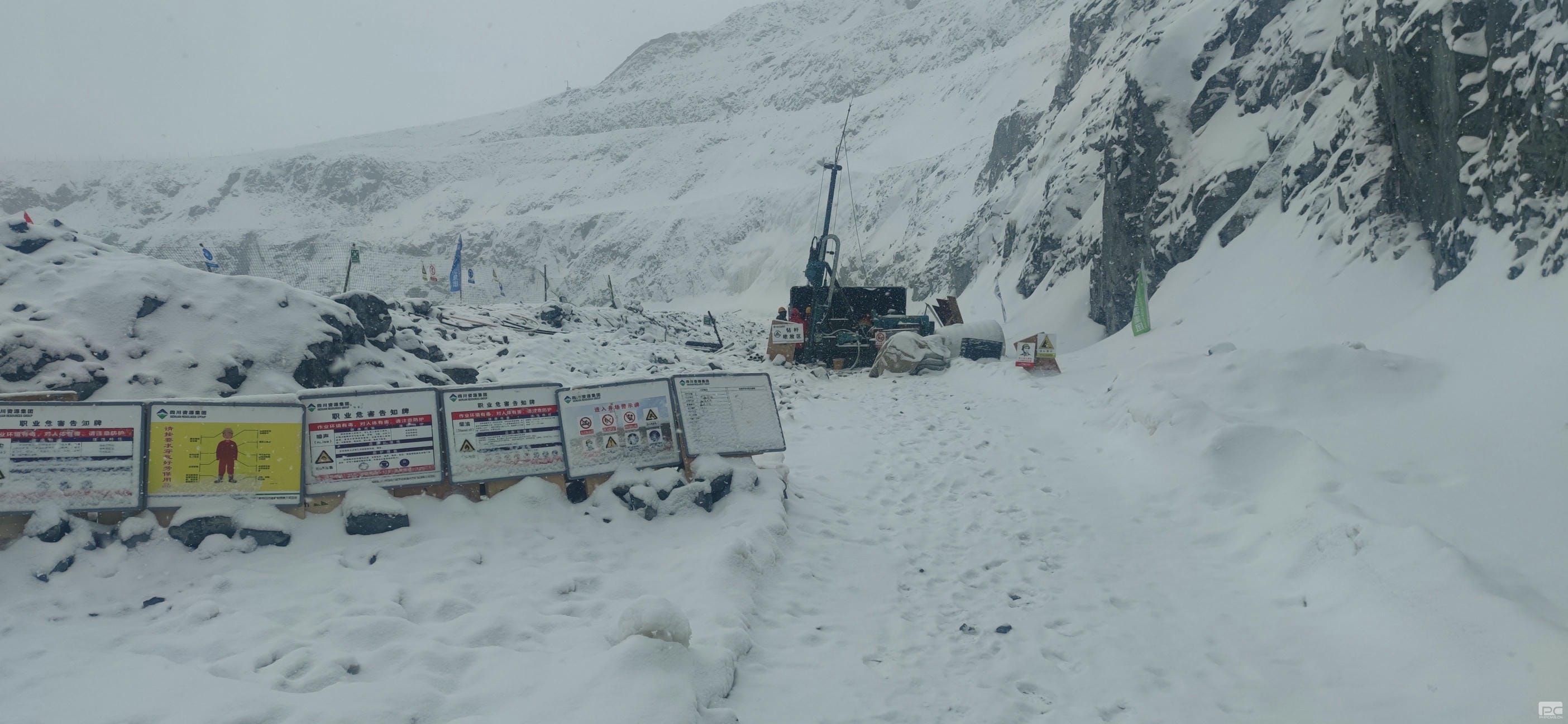 缺氧不缺精神，，艰辛不怕受苦 | 向在风雪中斗争的金核地勘人学习